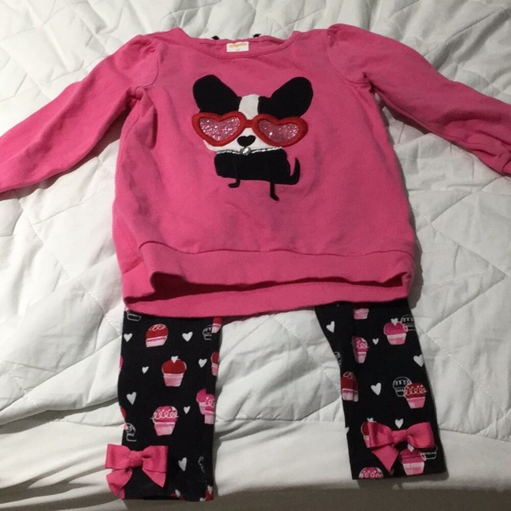 Dog sweatshirt w/cupcake leggings
